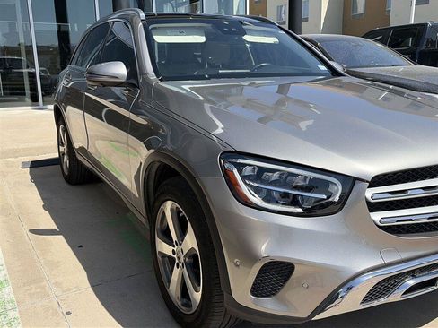 Used 2022 Mercedes-Benz GLC 300 image 2