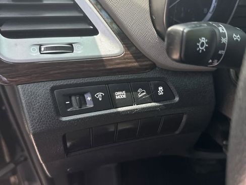 Used 2017 Hyundai Santa Fe SE FWD image 21