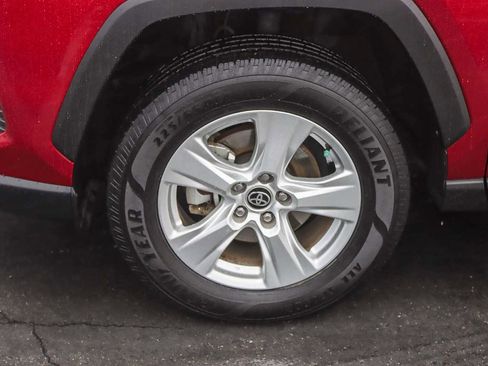 Used 2021 Toyota RAV4 XLE image 9