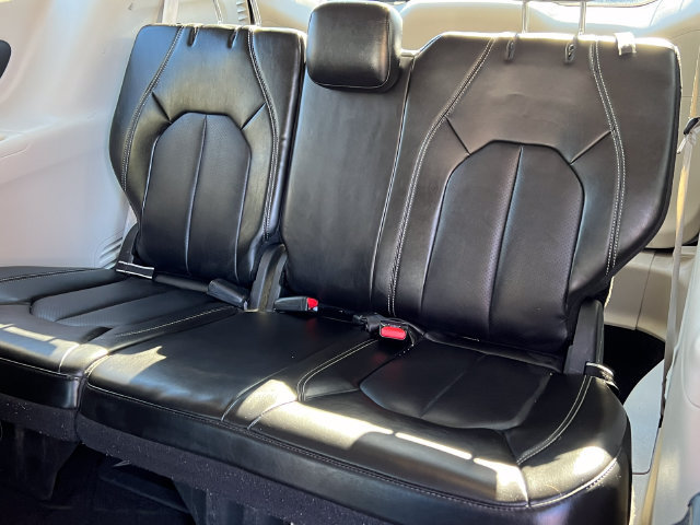 Used 2024 Chrysler Pacifica Touring-L FWD image 6