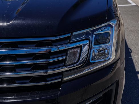 Used 2019 Ford Expedition XLT w/ Equipment Group 202A AWD/4WD image 10