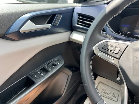 Certified 2023 Volkswagen Taos SE FWD image 20
