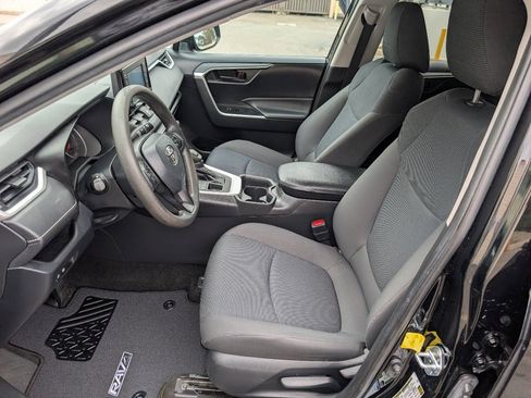 Used 2020 Toyota RAV4 LE image 2