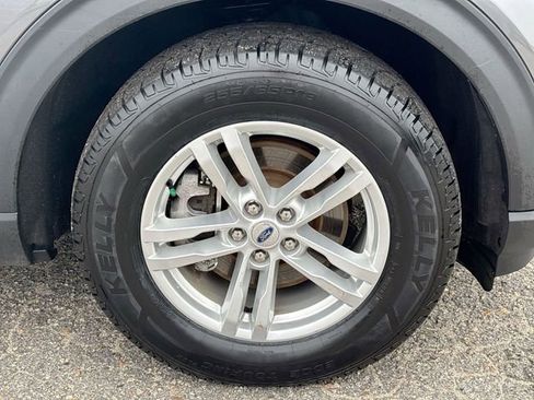 Used 2022 Ford Explorer XLT image 12