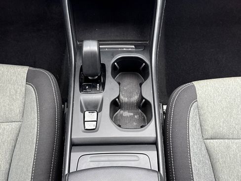 Used 2023 Volvo XC40 B5 Core image 22