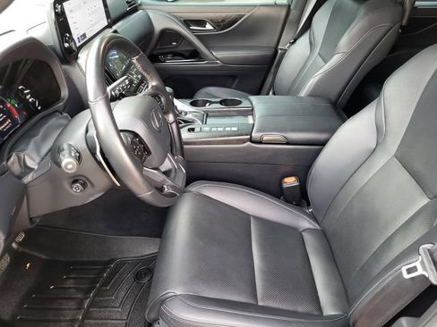 Used 2024 Lexus LX 600 4WD w/ Luxury Package image 12