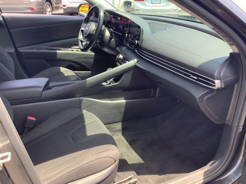 Used 2021 Hyundai Elantra SEL w/ Convenience Package FWD image 16