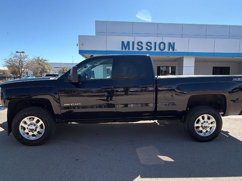 Used 2015 Chevrolet Silverado 2500 LT w/ LT Convenience Package image 2