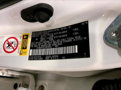 Used 2018 Toyota Highlander LE w/ Carpet Mat Package (TMS) image 67