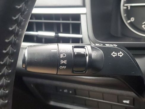 Used 2024 Mitsubishi Outlander SE image 10