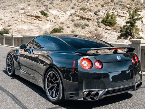 Used 2014 Nissan GT-R Premium AWD/4WD image 9