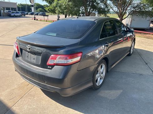 Used 2011 Toyota Camry SE w/ SE Extra-Value Pkg #1 FWD image 10