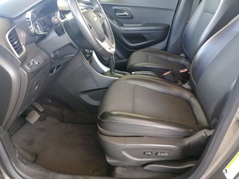 Used 2022 Chevrolet Trax LT w/ Sport Edition FWD image 9