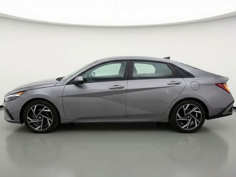 Used 2025 Hyundai Elantra SEL FWD image 5