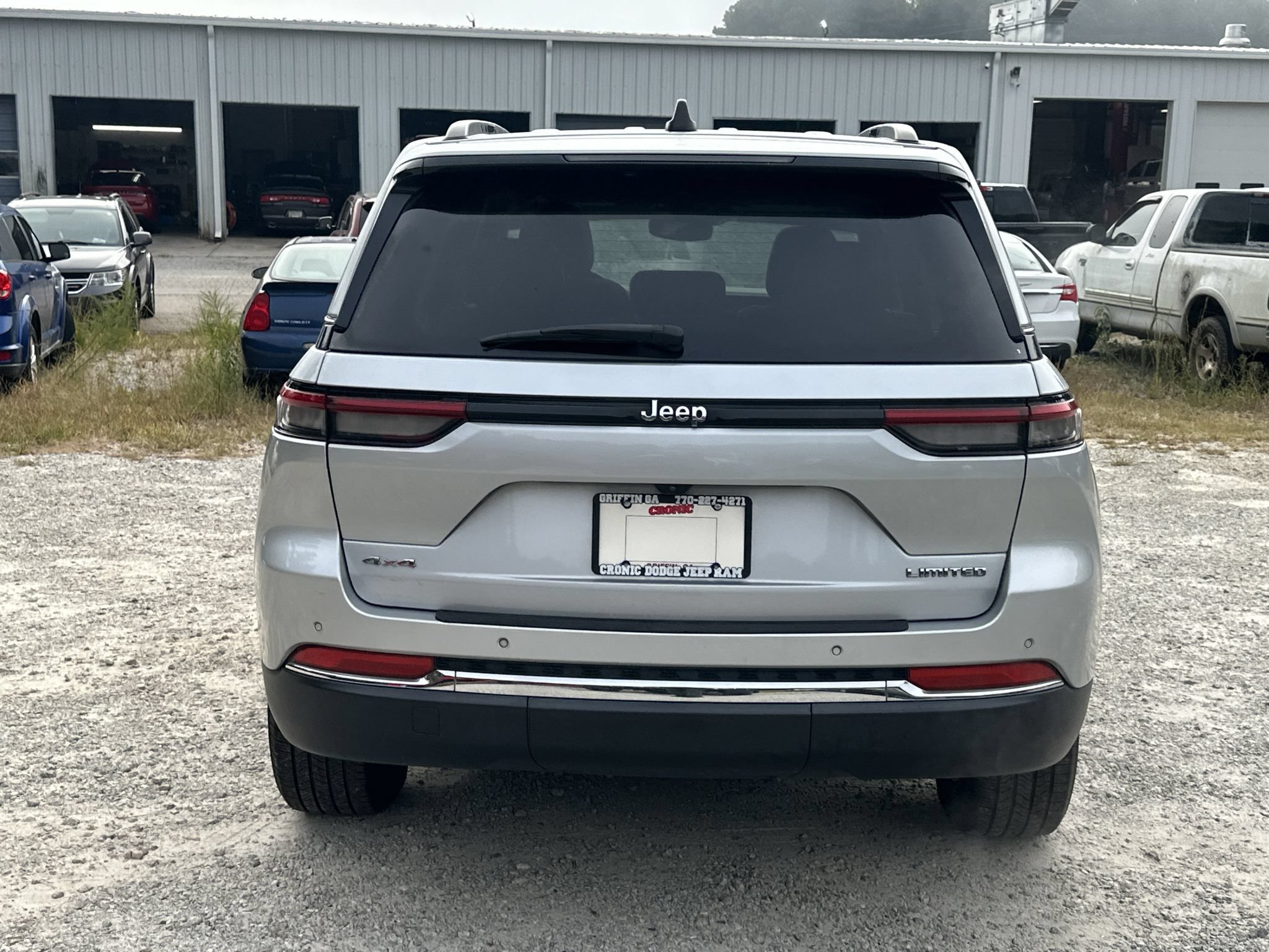 Used 2023 Jeep Grand Cherokee Limited AWD/4WD image 5