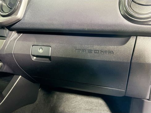 Used 2021 Toyota Tacoma TRD Sport image 35