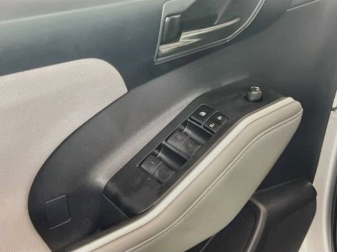 Used 2023 Toyota Highlander L FWD image 16