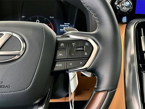 Certified 2025 Lexus LX 700h Luxury image 12