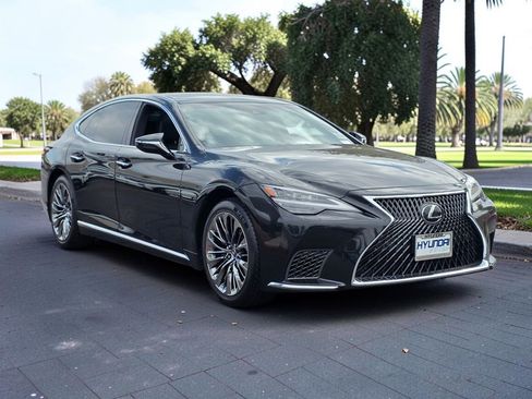 Used 2021 Lexus LS 500 w/ Accessory Package (Z1) RWD image 3