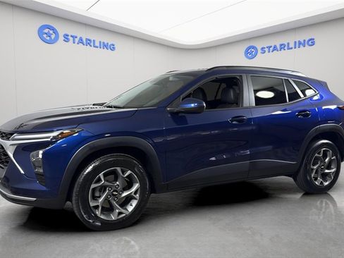 Certified 2024 Chevrolet Trax LT w/ Sunroof Package image 2