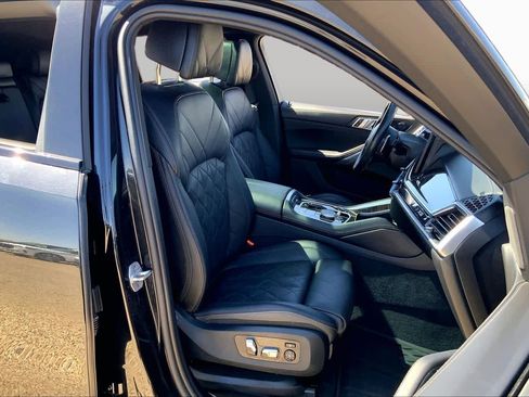 Used 2024 BMW X6 xDrive40i w/ Premium Package AWD/4WD image 11