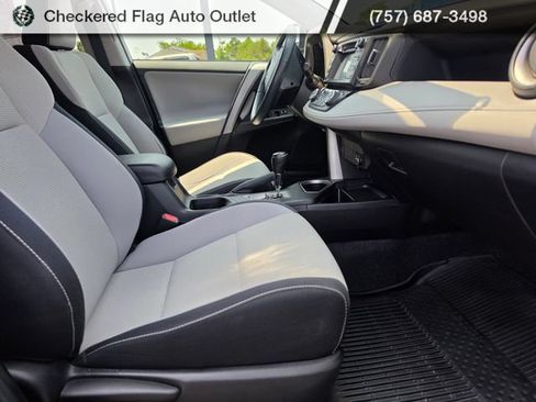 Used 2017 Toyota RAV4 XLE AWD/4WD image 40