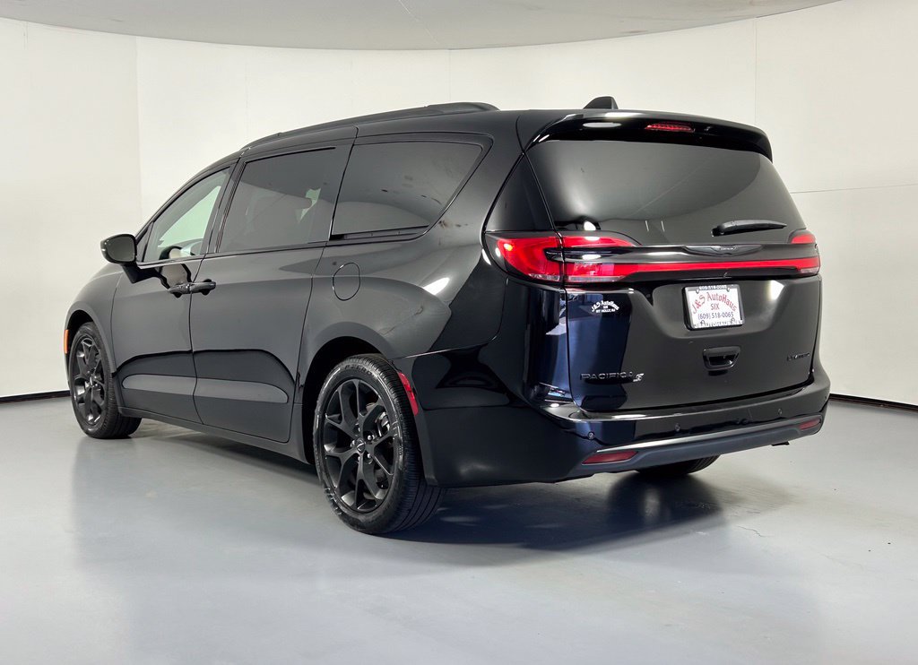 Used 2025 Chrysler Pacifica Limited FWD image 5