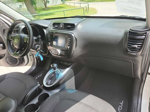 Used 2019 Kia Soul + image 34