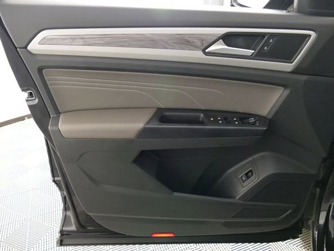 Used 2021 Volkswagen Atlas Cross Sport SE AWD/4WD image 11
