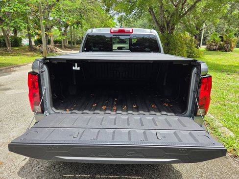 Used 2025 Chevrolet Colorado LT RWD image 14