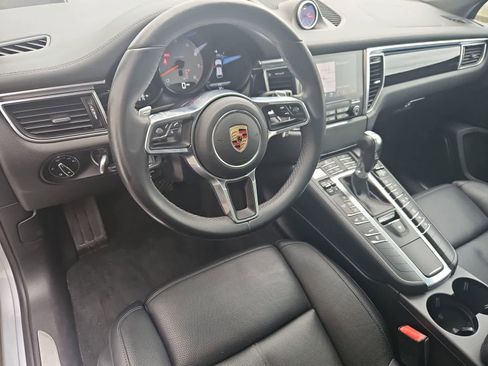 Used 2017 Porsche Macan S image 2