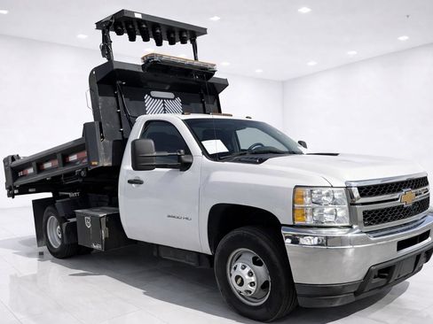 Used 2013 Chevrolet Silverado 3500 W/T image 2