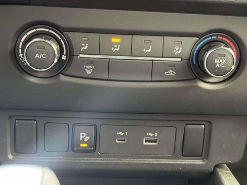 Used 2023 Nissan Frontier SV w/ Midnight Edition Package image 27