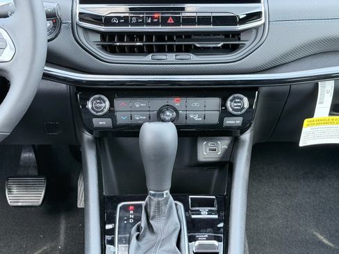 New 2026 Jeep Compass Latitude AWD/4WD image 17