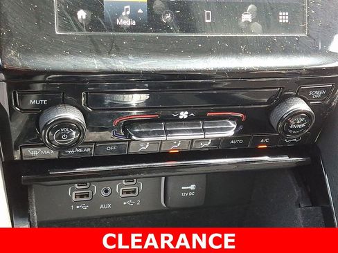 Used 2023 Jeep Grand Cherokee Laredo AWD/4WD image 16