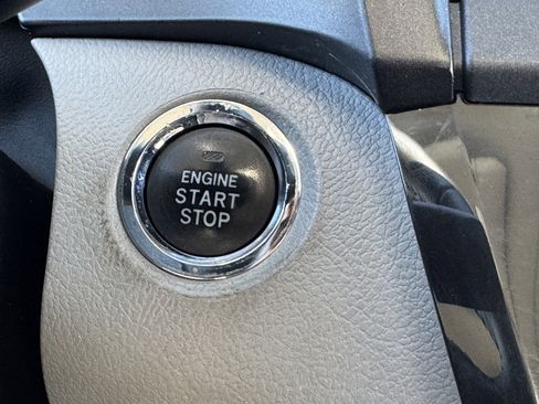 Used 2017 Toyota Sienna XLE image 28