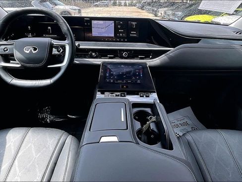 Certified 2025 INFINITI QX80 Sensory image 16