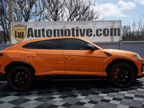 Used 2022 Lamborghini Urus AWD/4WD image 4
