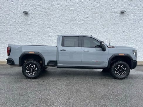 Used 2025 GMC Sierra 2500 AT4X image 11