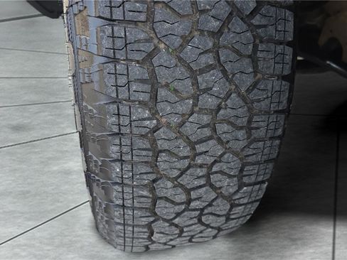 Used 2024 GMC Sierra 1500 Elevation w/ LPO, Elevation Black Package image 11