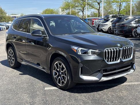 Certified 2025 BMW X1 xDrive28i AWD/4WD image 3