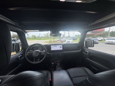 Used 2024 Jeep Wrangler Unlimited Rubicon AWD/4WD image 23