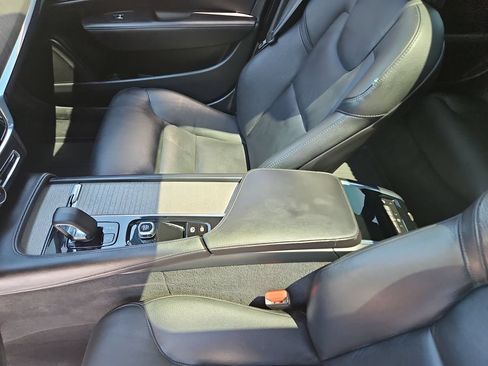 Used 2023 Volvo S90 B6 Plus AWD/4WD image 27