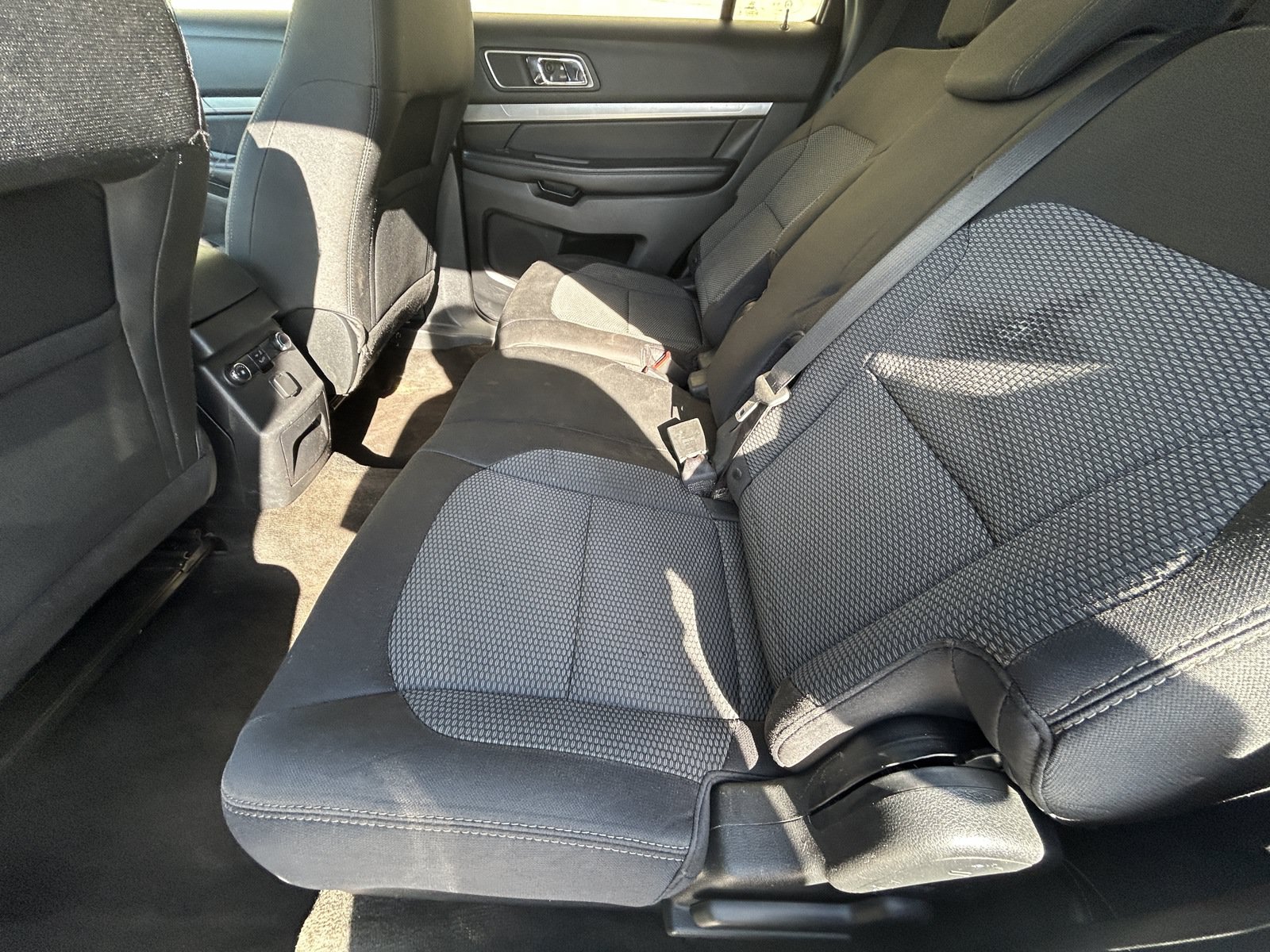 Used 2018 Ford Explorer XLT w/ Equipment Group 201A FWD image 10