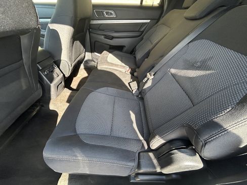 Used 2018 Ford Explorer XLT w/ Equipment Group 201A FWD image 10