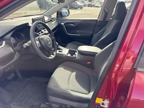 Used 2021 Toyota RAV4 XLE image 9