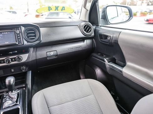 Used 2018 Toyota Tacoma SR image 5