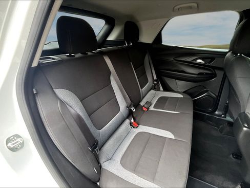 Used 2025 Chevrolet TrailBlazer LT AWD/4WD image 16