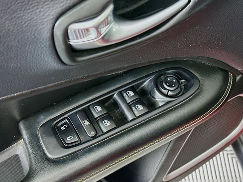 Used 2018 Jeep Compass Latitude w/ Popular Equipment Group image 15