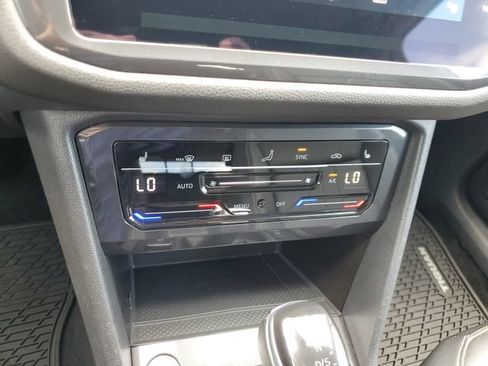 Certified 2023 Volkswagen Tiguan SE FWD image 32